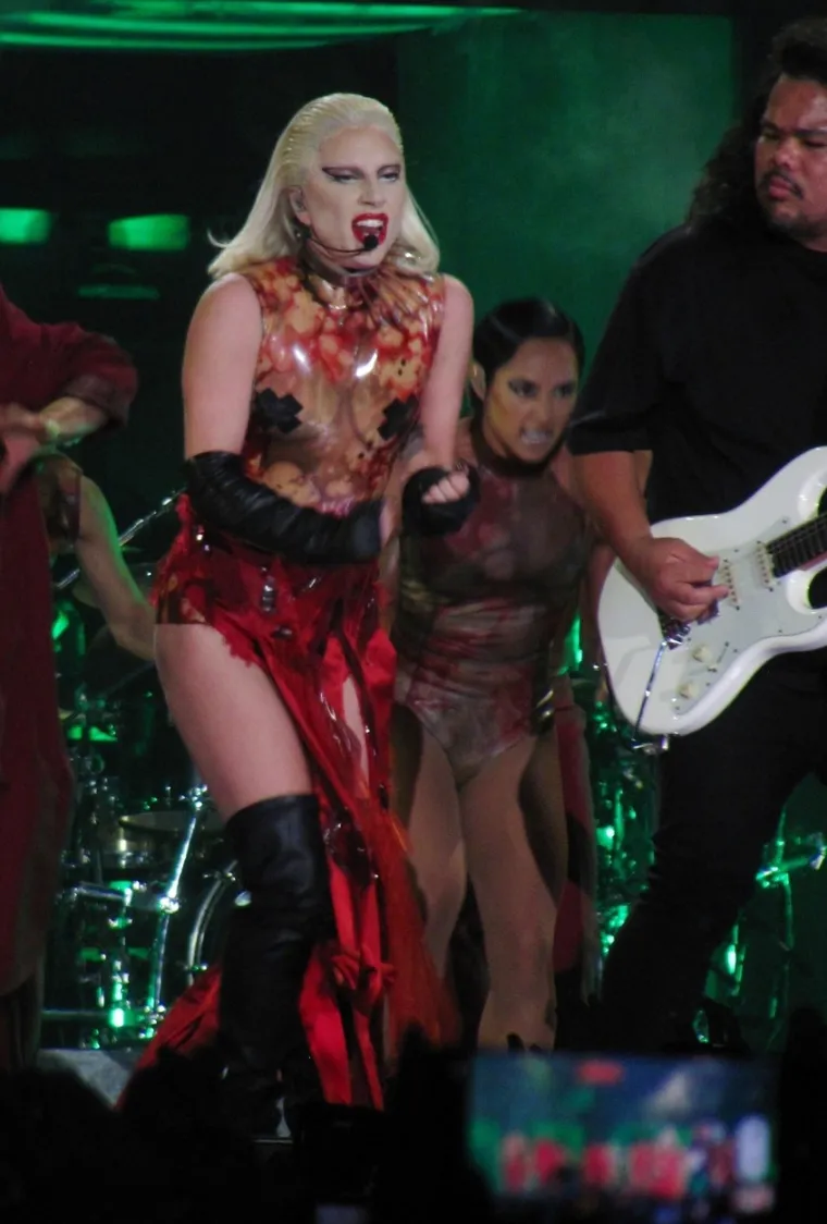 Lady Gaga raspametila London: Vratila se kao kraljica s eksplozivnom energijom i vatrenim, seksi kostimima
