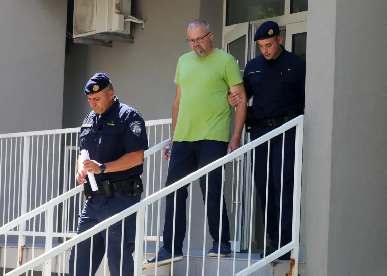 Ispitan je u Općinskom državnom odvjetništvu u Karlovcu zbog izazivanja prometne nesreće u kojoj je teško ozlijeđeno dijete, ali i nepružanja pomoći te mu je određen istražni zatvor zbog opasnosti od utjecaja na svjedoke i ponavljanja kaznenog djela. 