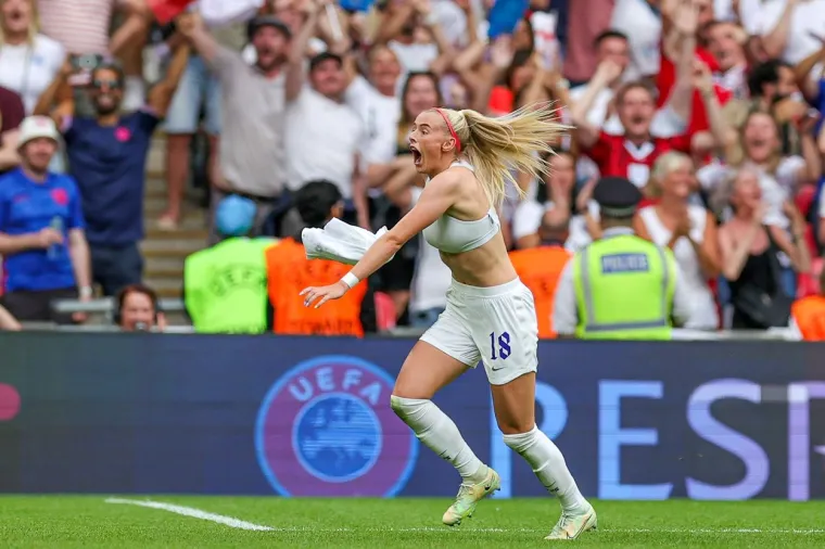 Engleske nogometa&scaron;ice pravi su hit: Pogledajte prizore za pamćenje; 'Pokazale su mu&scaron;karcima kako se to radi'