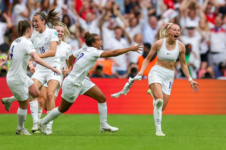 Engleske nogometa&scaron;ice pravi su hit: Pogledajte prizore za pamćenje; 'Pokazale su mu&scaron;karcima kako se to radi'