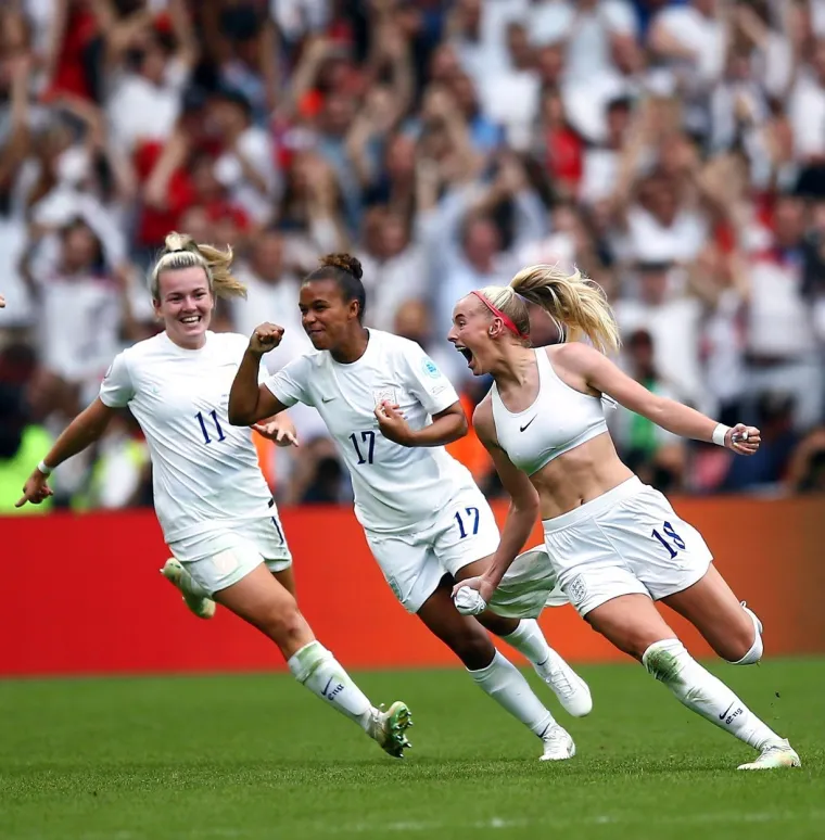 Engleske nogometa&scaron;ice pravi su hit: Pogledajte prizore za pamćenje; 'Pokazale su mu&scaron;karcima kako se to radi'
