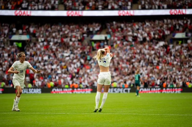 Engleske nogometa&scaron;ice pravi su hit: Pogledajte prizore za pamćenje; 'Pokazale su mu&scaron;karcima kako se to radi'