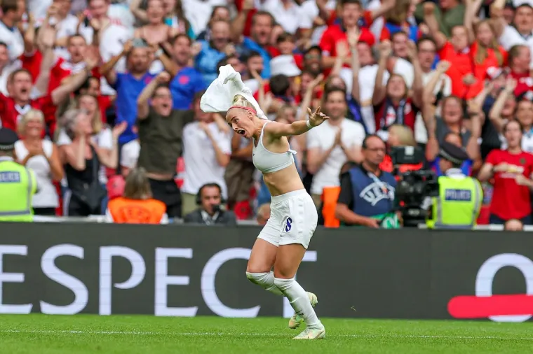 Engleske nogometa&scaron;ice pravi su hit: Pogledajte prizore za pamćenje; 'Pokazale su mu&scaron;karcima kako se to radi'