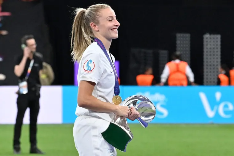 Engleske nogometa&scaron;ice pravi su hit: Pogledajte prizore za pamćenje; 'Pokazale su mu&scaron;karcima kako se to radi'