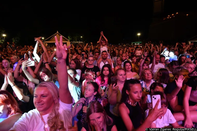 Maja Šuput u prozirnim tajicama 'zapalila' Čakovec: Za ovo je trebalo puno hrabrosti i vjerojatno nula donjeg rublja