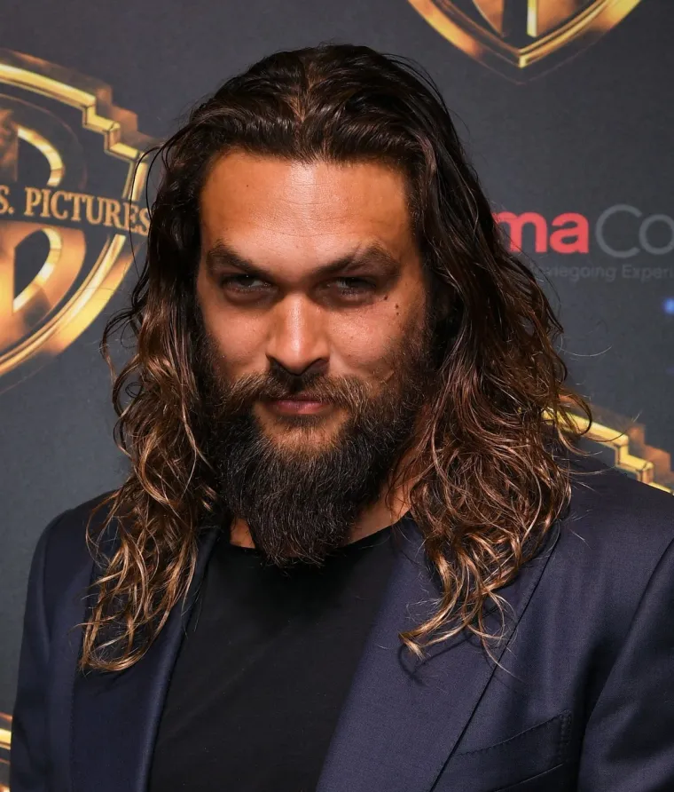 Iako to ne voli spominjati, njegova prva uloga bila ona Jasona Ioanea u seriji Baywatch Hawaii, a vjerojatno mu je u počecima karijere pomogao ujak koji je poznati spasilac i kaskader. Momoa je glumio u ukupno 44, u periodu od 1999. do 2001., no gostujući kod Elen DeGeneres izjavio je: &apos;To nisam bio ja, ta su sjećanja potpuno iščeznula&quot;.