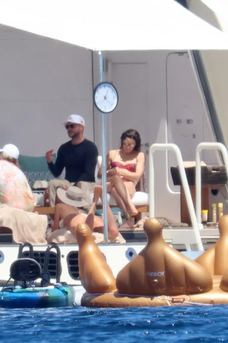 Justinu Timberlakeu pala sjekira u med: Kad je s Jessicom Biel na kupanju, ne pušta je iz ruku. A kako i bi...