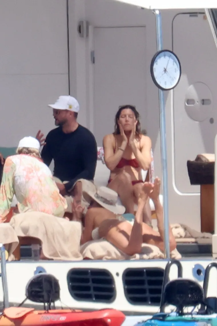 Justinu Timberlakeu pala sjekira u med: Kad je s Jessicom Biel na kupanju, ne pušta je iz ruku. A kako i bi...