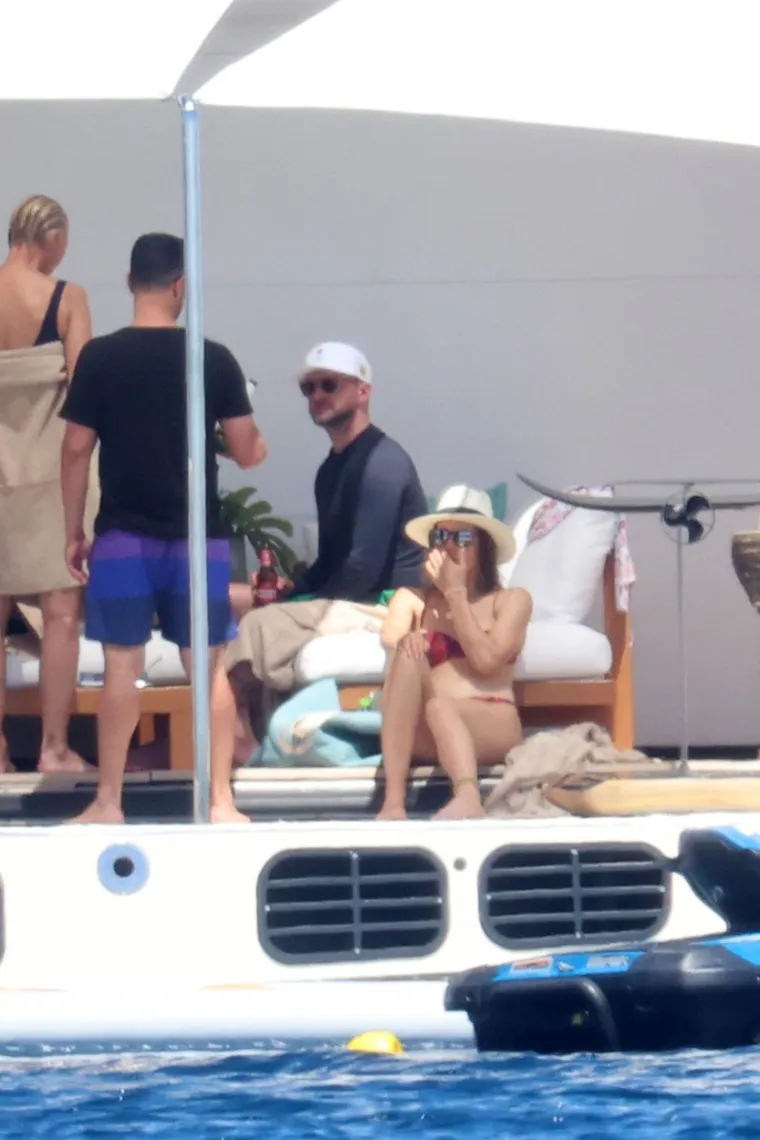 Justinu Timberlakeu pala sjekira u med: Kad je s Jessicom Biel na kupanju, ne pušta je iz ruku. A kako i bi...
