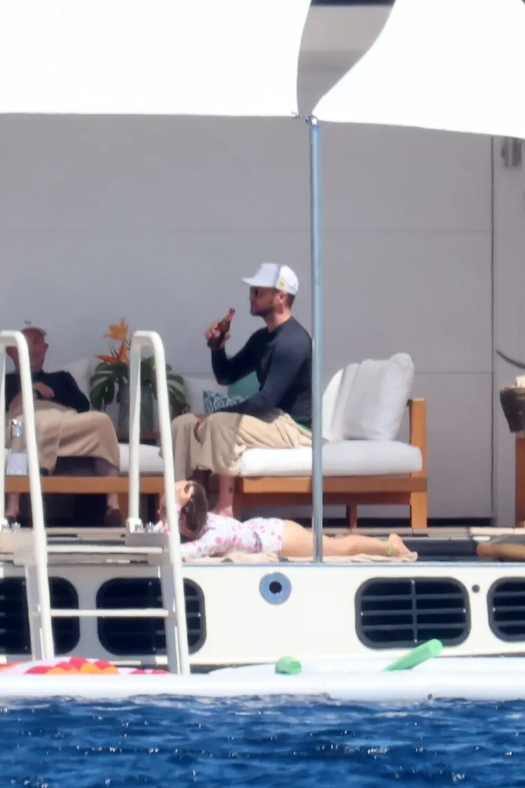 Justinu Timberlakeu pala sjekira u med: Kad je s Jessicom Biel na kupanju, ne pušta je iz ruku. A kako i bi...