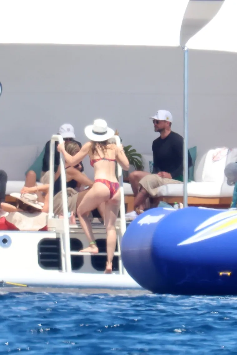 Justinu Timberlakeu pala sjekira u med: Kad je s Jessicom Biel na kupanju, ne pušta je iz ruku. A kako i bi...
