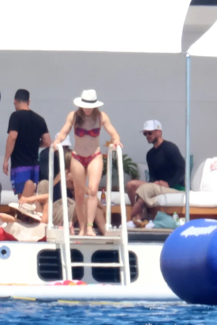 Justinu Timberlakeu pala sjekira u med: Kad je s Jessicom Biel na kupanju, ne pušta je iz ruku. A kako i bi...