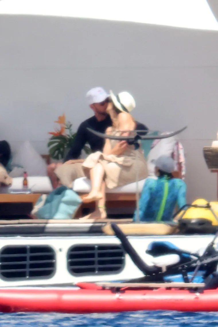 Justinu Timberlakeu pala sjekira u med: Kad je s Jessicom Biel na kupanju, ne pušta je iz ruku. A kako i bi...