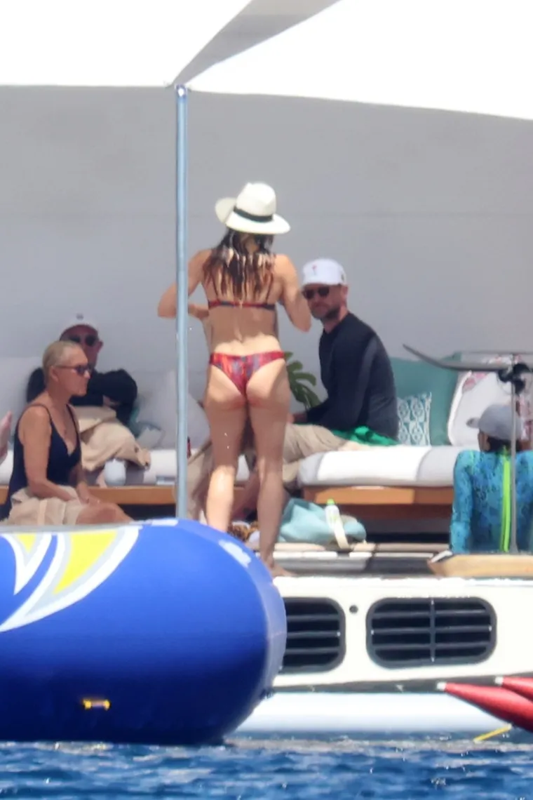 Justinu Timberlakeu pala sjekira u med: Kad je s Jessicom Biel na kupanju, ne pušta je iz ruku. A kako i bi...