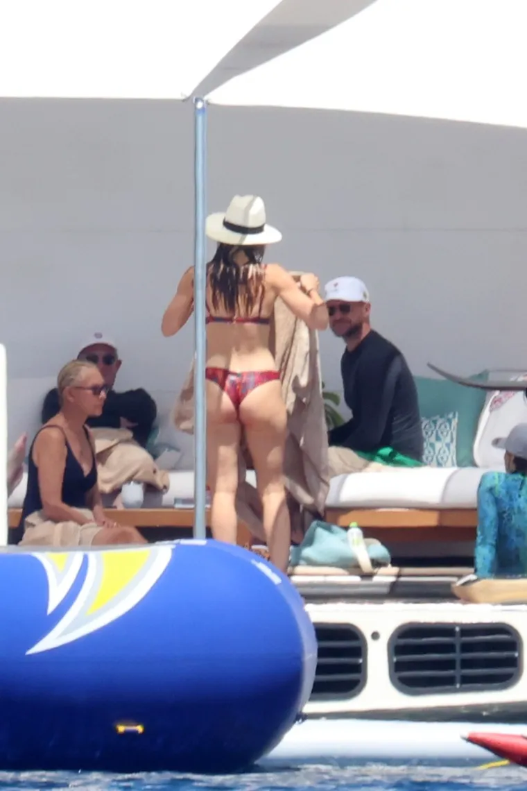 Justinu Timberlakeu pala sjekira u med: Kad je s Jessicom Biel na kupanju, ne pu&scaron;ta je iz ruku. A kako i bi...