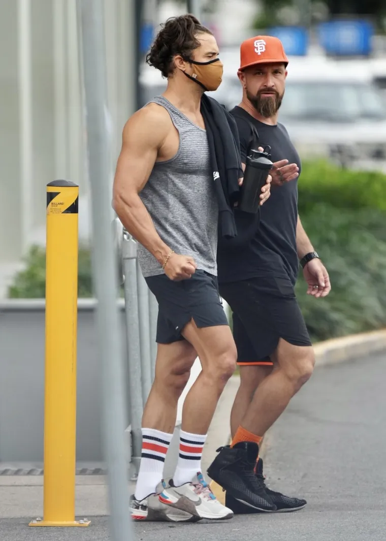 Dok je bio u cvijetu mladosti, bio je neodoljiv. Sada je još zgodniji, ako je to ikako moguće...