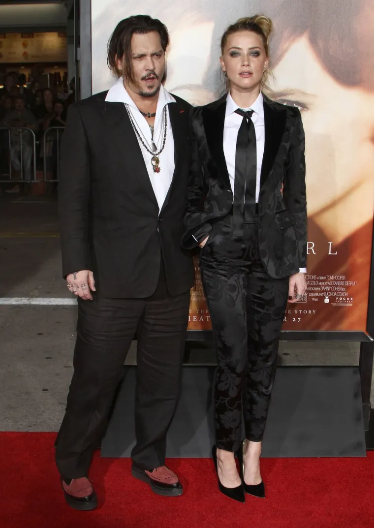 Sjeća se kada je Amberina sestra vrištala u uredu “odrezala mu je prokleti prst” dok je dvojac bio u Australiji tijekom snimanja petog nastavka Pirata s Kariba.