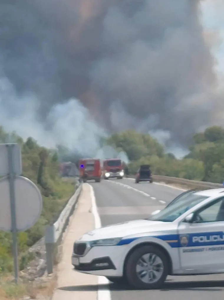 Trenutno gore tri požara, u roku od 5 minuta počelo je gorjeti na tri mjesta: 'U gužvi smo...'