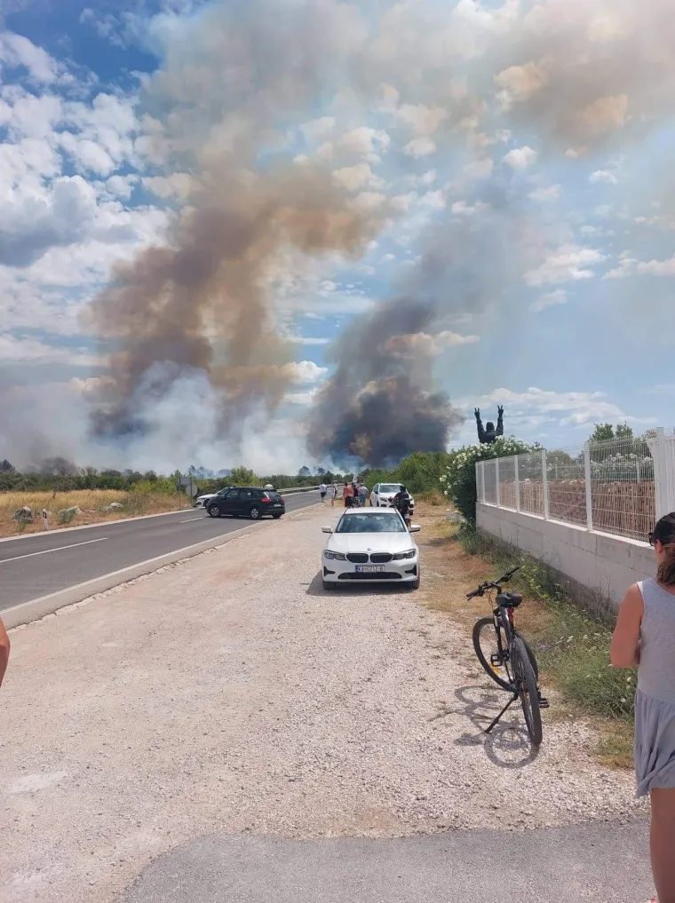 Trenutno gore tri požara, u roku od 5 minuta počelo je gorjeti na tri mjesta: 'U gužvi smo...'