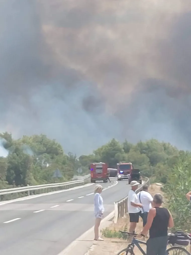 Trenutno gore tri požara, u roku od 5 minuta počelo je gorjeti na tri mjesta: 'U gužvi smo...'