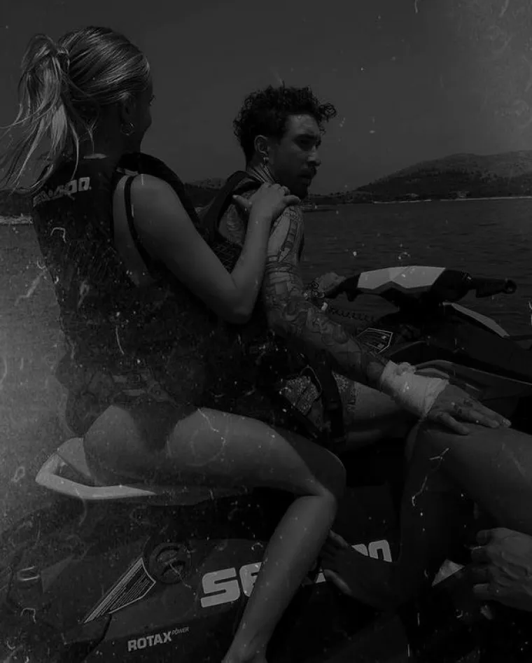 Slovenska poduzetnica i manekenka Kaja Vidmar je o svojoj vezi s hrvatskim nogometašem Šimom Vrsaljkom ispričala za Story. Kaja je rekla: “Javnost je stvorila sliku našeg odnosa kako bi se dobro prodala, ali naša priča je potpuno drugačija. Ova priča je naša, ovaj život je naš, mi ga čuvamo i volimo.” Kaja je komentirala njihovu ljubav: &quot;Bila je to ljubav na prvi pogled.&quot;