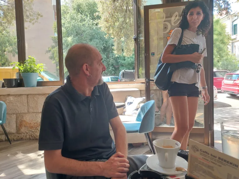 "Svaka čast Tomo", pozdravila je konobarica Mutarella u kafiću "Berekin"