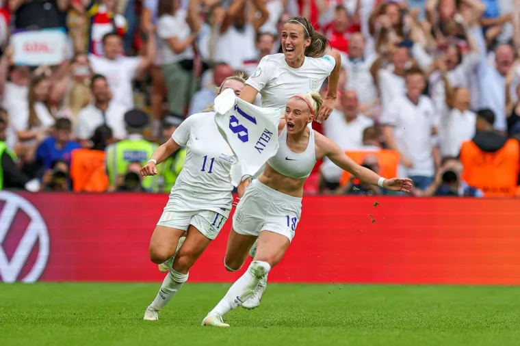 Junakinja nacije uokvirit će trenutno najpoznatije grudi i grudnjak na svijetu: 'Došlo mi je u trenutku, nisam to očekivala'