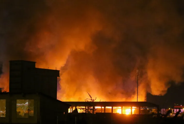Pogledajte fotografije velikog požara u Zagrebu: U ga&scaron;enju sudjelovalo 200 vatrogasaca
