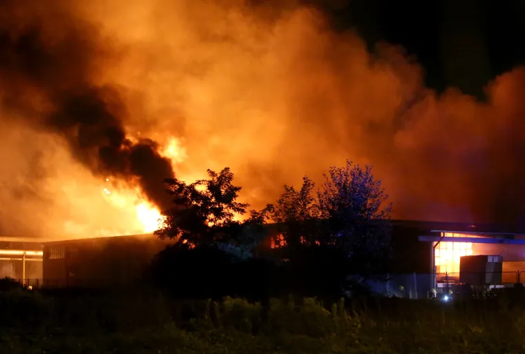 Pogledajte fotografije velikog požara u Zagrebu: U ga&scaron;enju sudjelovalo 200 vatrogasaca