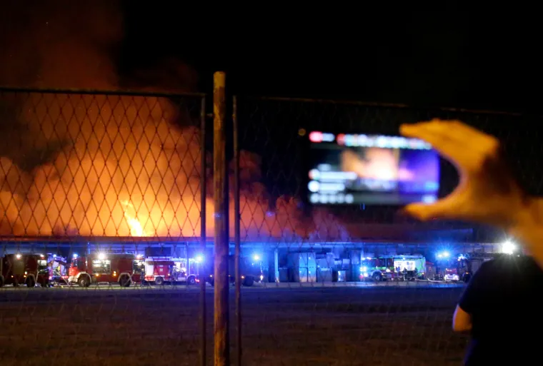 Pogledajte fotografije velikog požara u Zagrebu: U ga&scaron;enju sudjelovalo 200 vatrogasaca