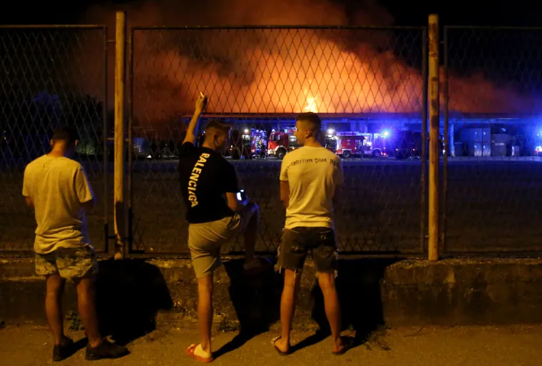 Pogledajte fotografije velikog požara u Zagrebu: U ga&scaron;enju sudjelovalo 200 vatrogasaca