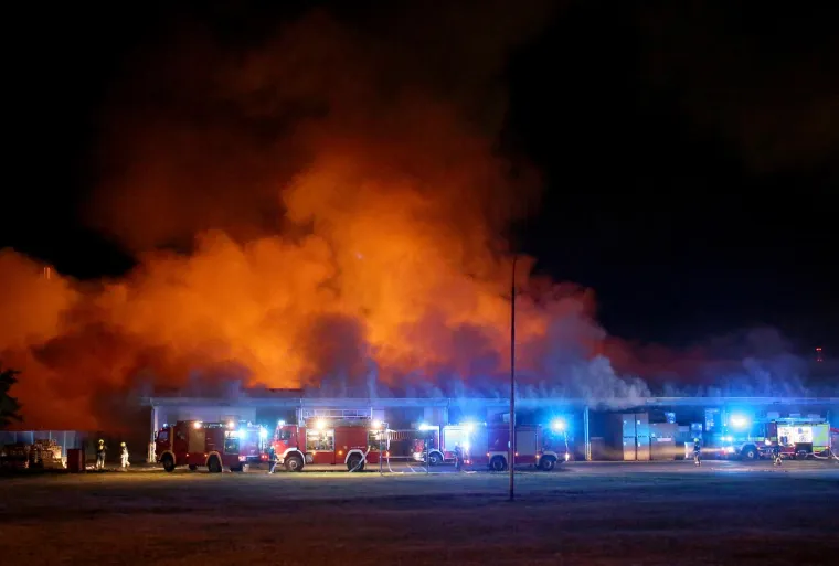 Pogledajte kako izgleda plameni dim iznad Zagreba, na terenu velik broj vatrogasaca