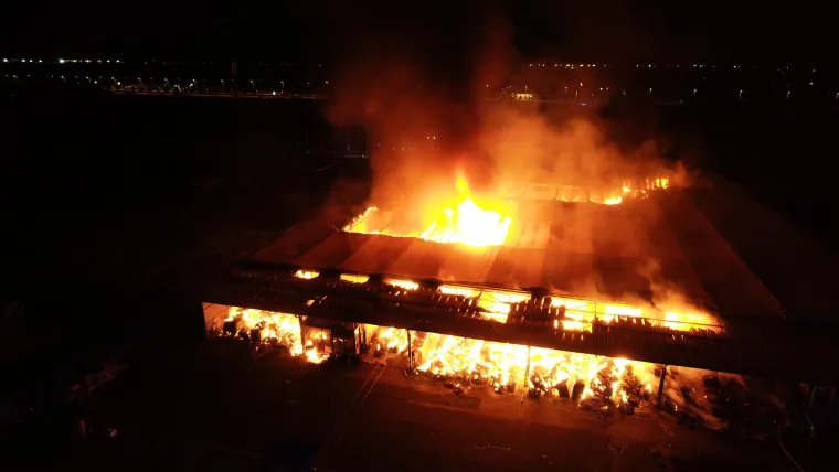 Požar na Žitnjaku snimao i dron! Pogledajte prizore vatrene stihije iz zraka