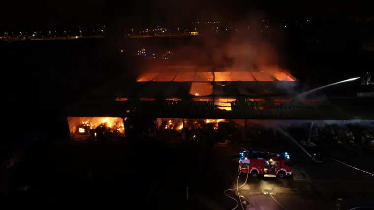 Požar na Žitnjaku snimao i dron! Pogledajte prizore vatrene stihije iz zraka