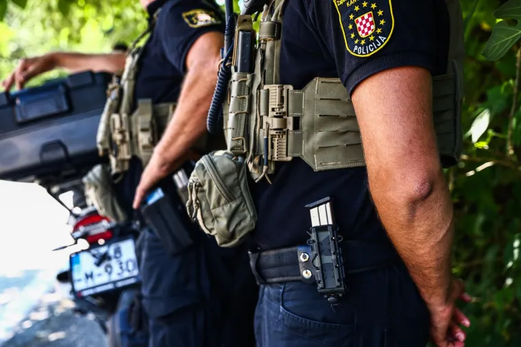 Duge cijevi na ulicama nakon nezapamćenog krvavog pohoda u Hercegovini: Grude su zavijene u crno