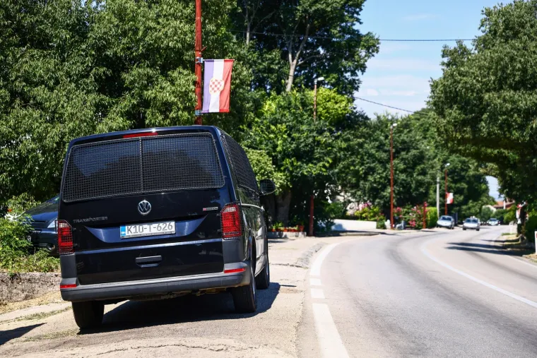 Duge cijevi na ulicama nakon nezapamćenog krvavog pohoda u Hercegovini: Grude su zavijene u crno