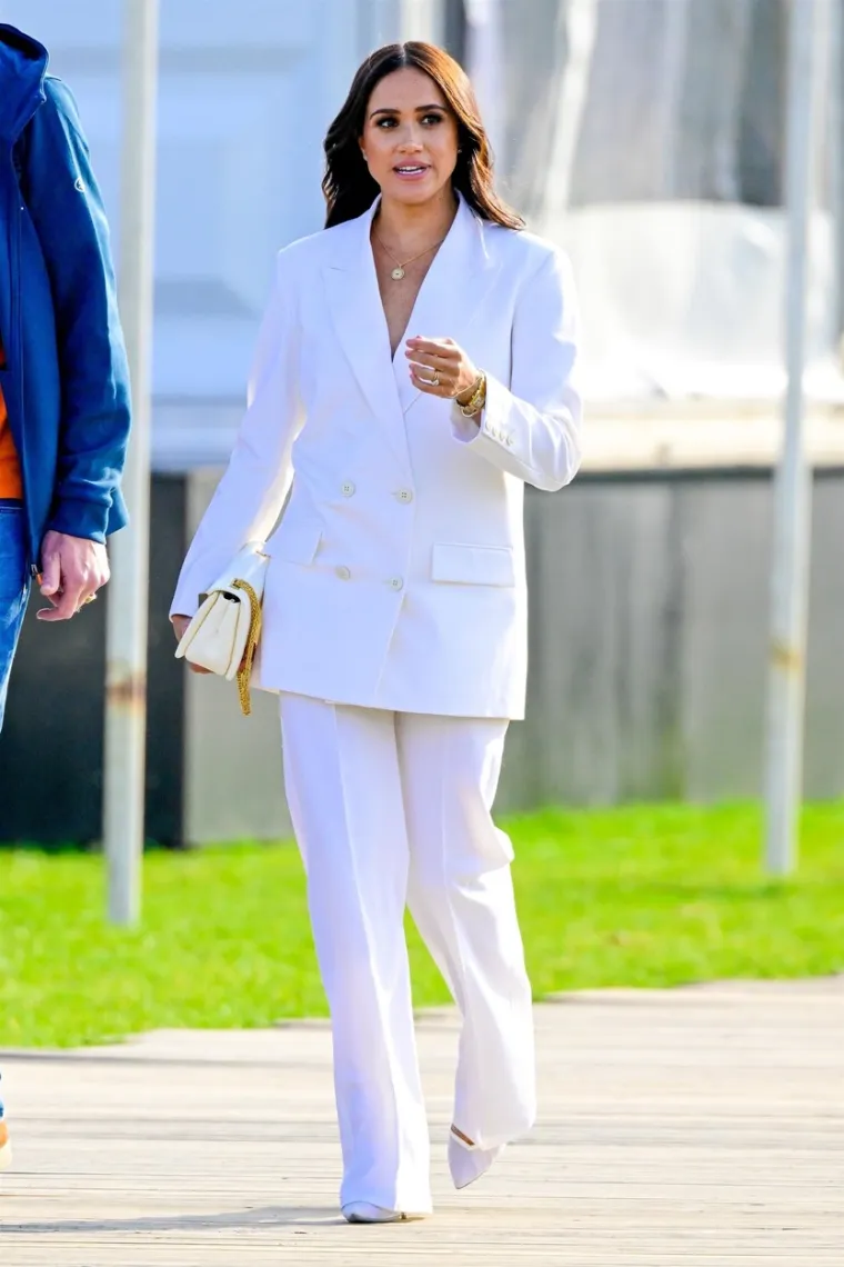 Meghan Markle obožavala je kršiti kraljevska pravila, a nju obožavaju mrziti: Odbjegla vojvotkinja golišavija je nego ikad