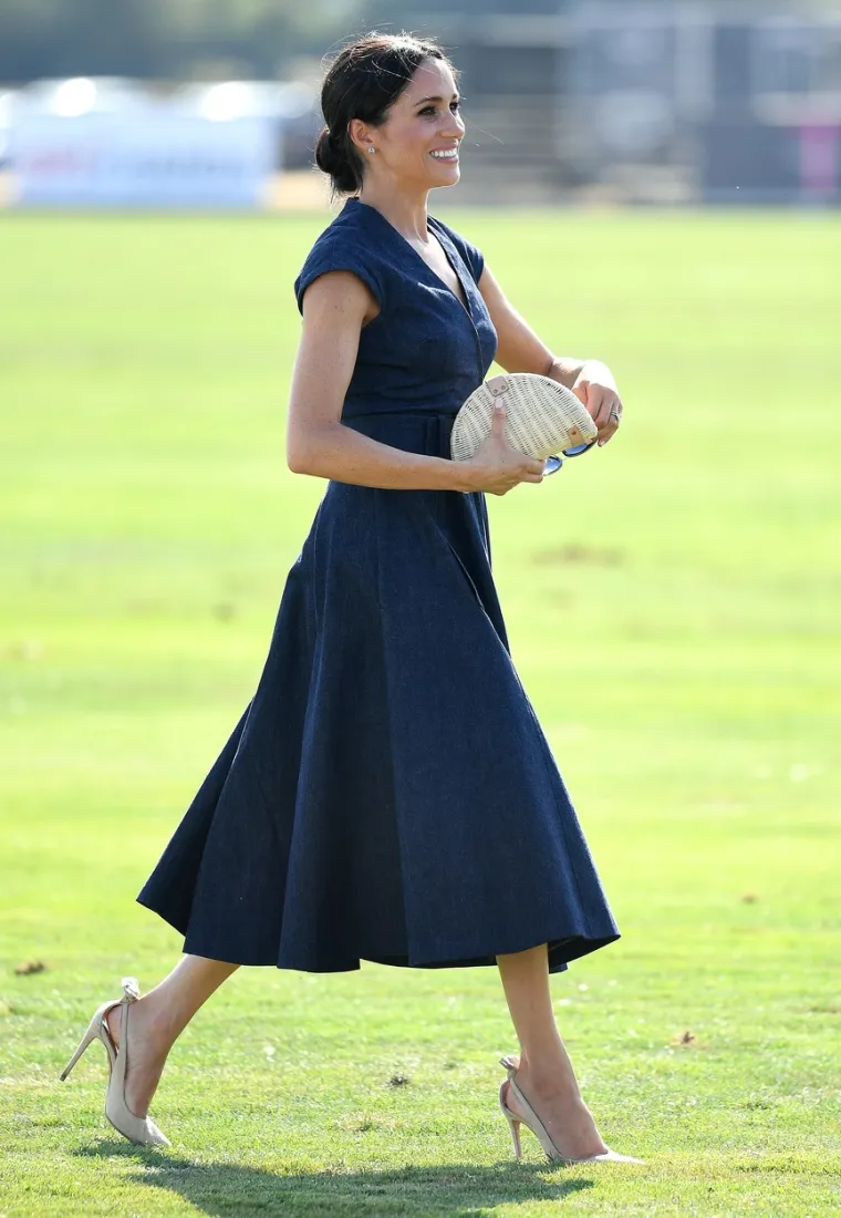 Meghan Markle obožavala je kr&scaron;iti kraljevska pravila, a nju obožavaju mrziti: Odbjegla vojvotkinja goli&scaron;avija je nego ikad