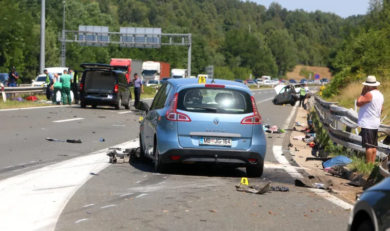 Zadnjih dana, svjedoci smo čestih prometnih nesreća te apeliramo na sve korisnike da svoju vožnju prilagode uvjetima na cesti. Brzina, umor i nepažnja najče&scaron;ći su uzroci prometnih nesreća, stoga se odgovornom vožnjom jedino može stići sigurno do cilja", priopćili iz Hrvatskih autocesta (HAC)