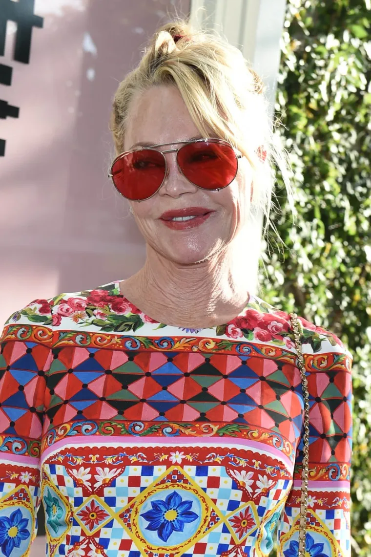 Stella, kći koju je dobila s Banderasom, zasad izbjegava glumačke vode. Unatoč tome što su joj mama i tata te profesije, a baka Tippi Hedren je bila hollywoodska legenda i muza Alfreda Hitchochka, ona se odlučila za menekenstvo, a zajedno s majkom, krasila je i naslovnicu Voguea. 