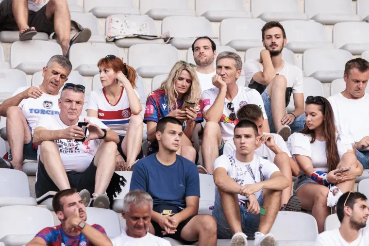 Pogledajte atmosferu punog Poljuda koji očekuje večerašnju utakmicu Hajduka i Vitorije