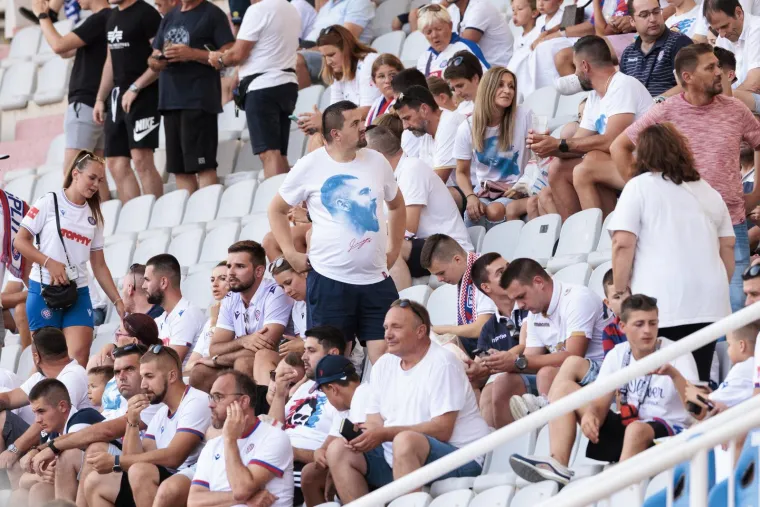 Pogledajte atmosferu punog Poljuda koji očekuje večerašnju utakmicu Hajduka i Vitorije