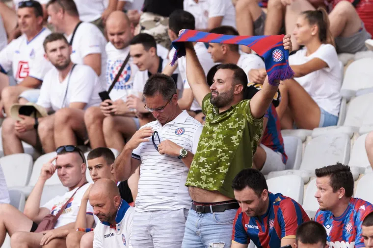 Pogledajte atmosferu punog Poljuda koji očekuje večerašnju utakmicu Hajduka i Vitorije