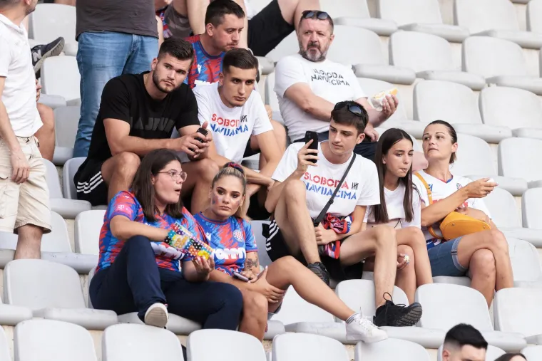 Pogledajte atmosferu punog Poljuda koji očekuje večerašnju utakmicu Hajduka i Vitorije
