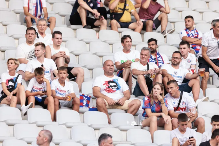 Pogledajte atmosferu punog Poljuda koji očekuje večerašnju utakmicu Hajduka i Vitorije