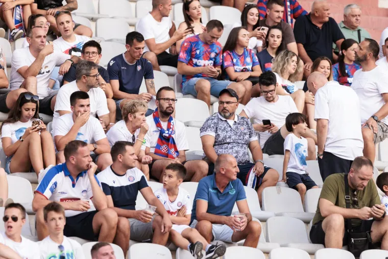 Pogledajte atmosferu punog Poljuda koji očekuje večerašnju utakmicu Hajduka i Vitorije