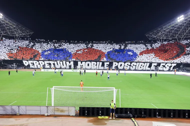 Torcida prije utakmice s Vitorijom podigla spektakularnu koreografiju, pogledajte kako je izgledala