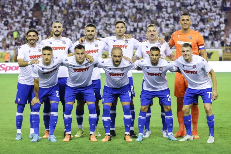 Torcida prije utakmice s Vitorijom podigla spektakularnu koreografiju, pogledajte kako je izgledala