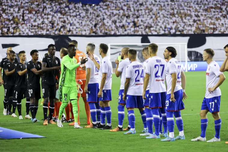 Torcida prije utakmice s Vitorijom podigla spektakularnu koreografiju, pogledajte kako je izgledala