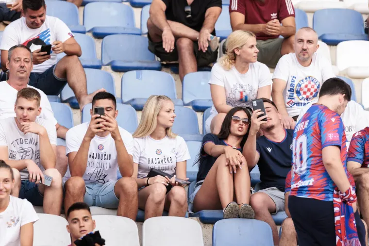 Torcida prije utakmice s Vitorijom podigla spektakularnu koreografiju, pogledajte kako je izgledala